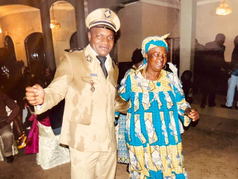 Cérémonie de galon de son fils Étienne — Yaoundé