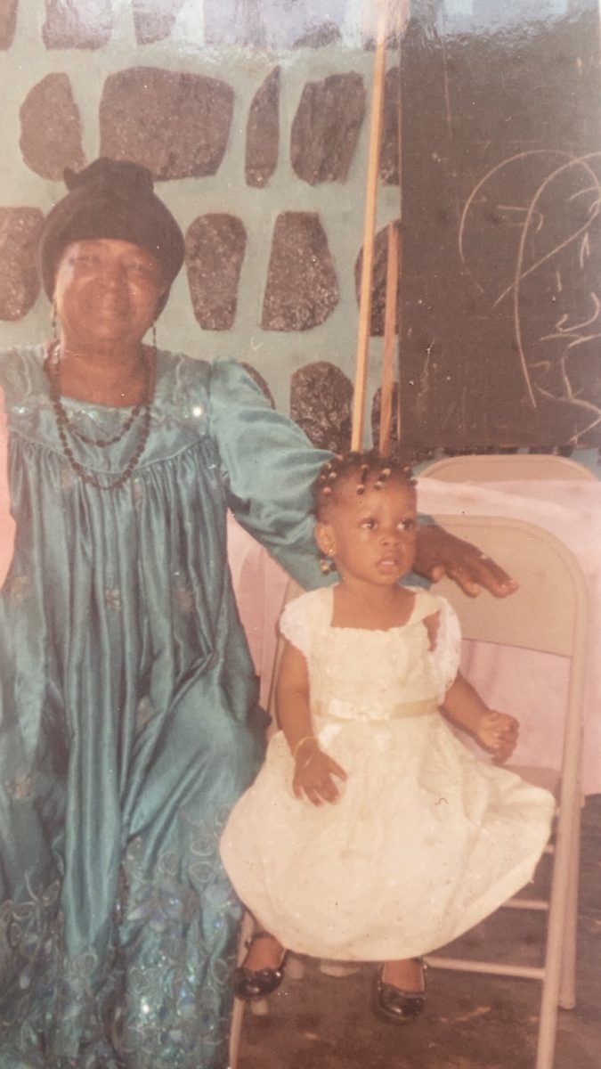 Maah et sa petite-fille, il y a longtemps